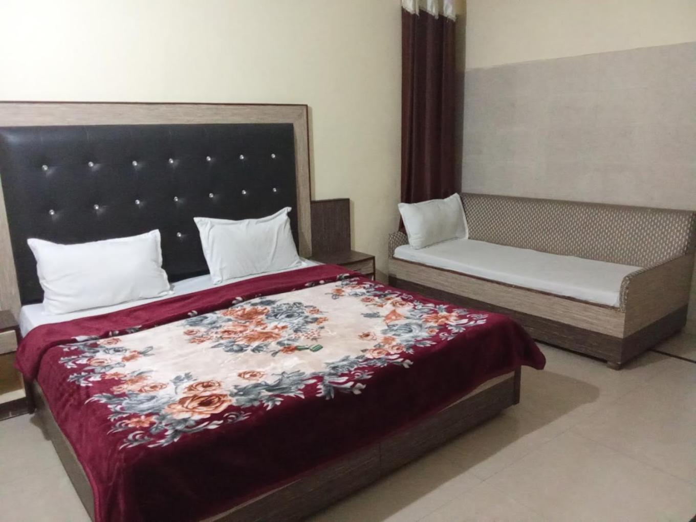 Guest house Krishna Holiday Block Ii *