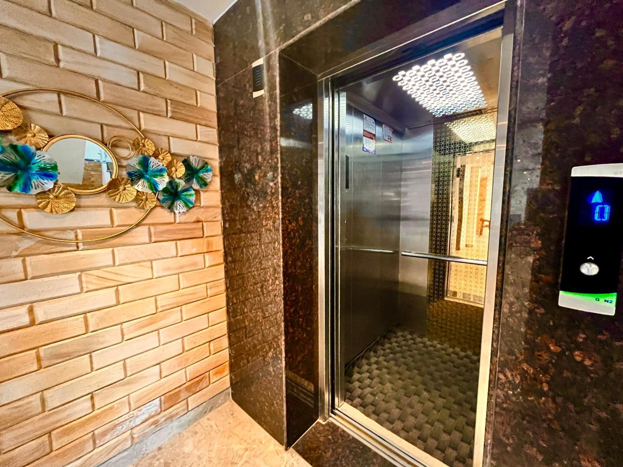 Maclo Classic Luxury - Lavish & Luxury ! Big Parking ! Lift ! All Balcony ! Prime Location ! Top Selling Property In Mcleod Ganj Hotel *