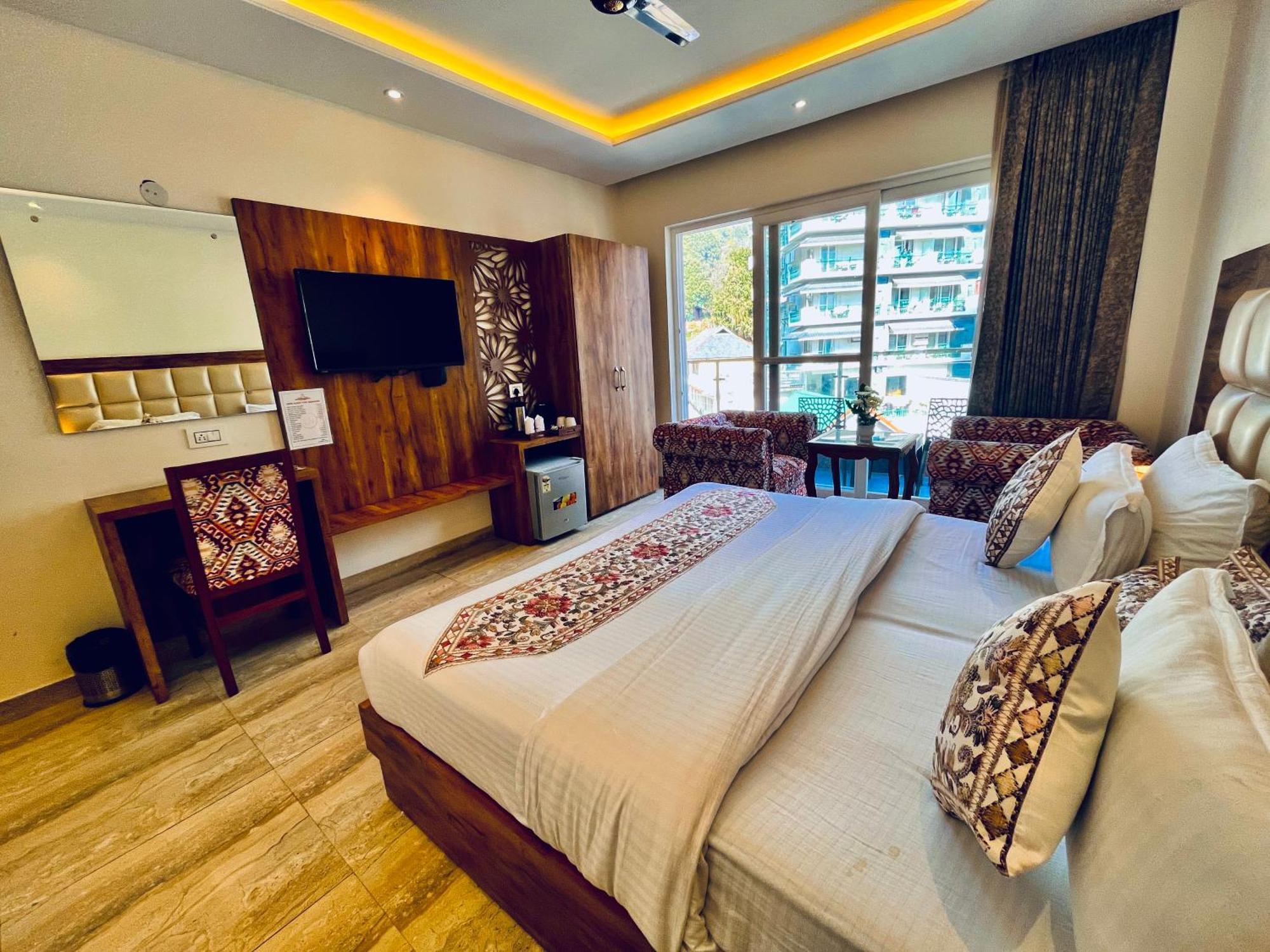 Maclo Classic Luxury - Lavish & Luxury ! Big Parking ! Lift ! All Balcony ! Prime Location ! Top Selling Property In Mcleod Ganj Dharamshala