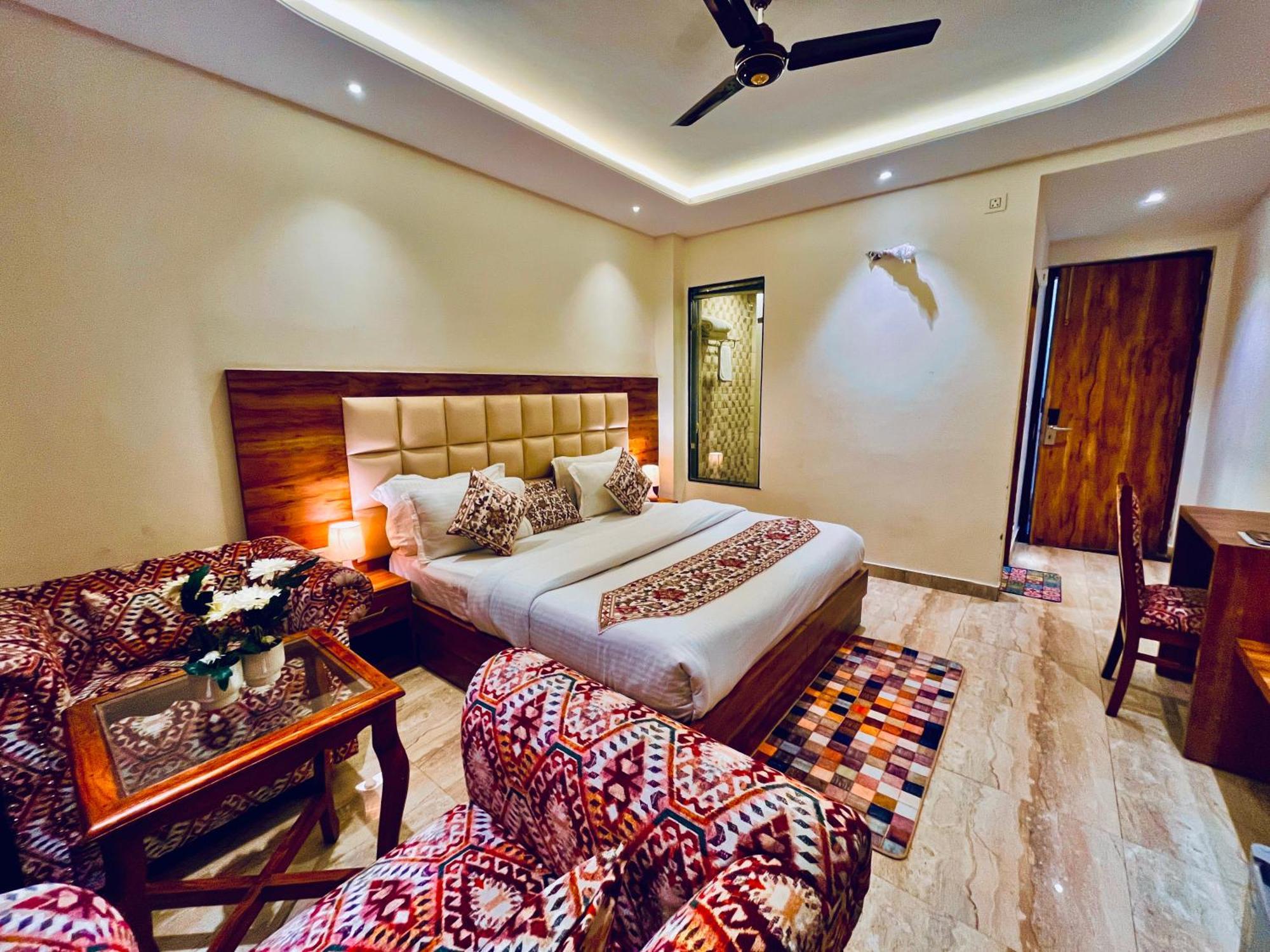 Maclo Classic Luxury - Lavish & Luxury ! Big Parking ! Lift ! All Balcony ! Prime Location ! Top Selling Property In Mcleod Ganj Hotel Dharamshala