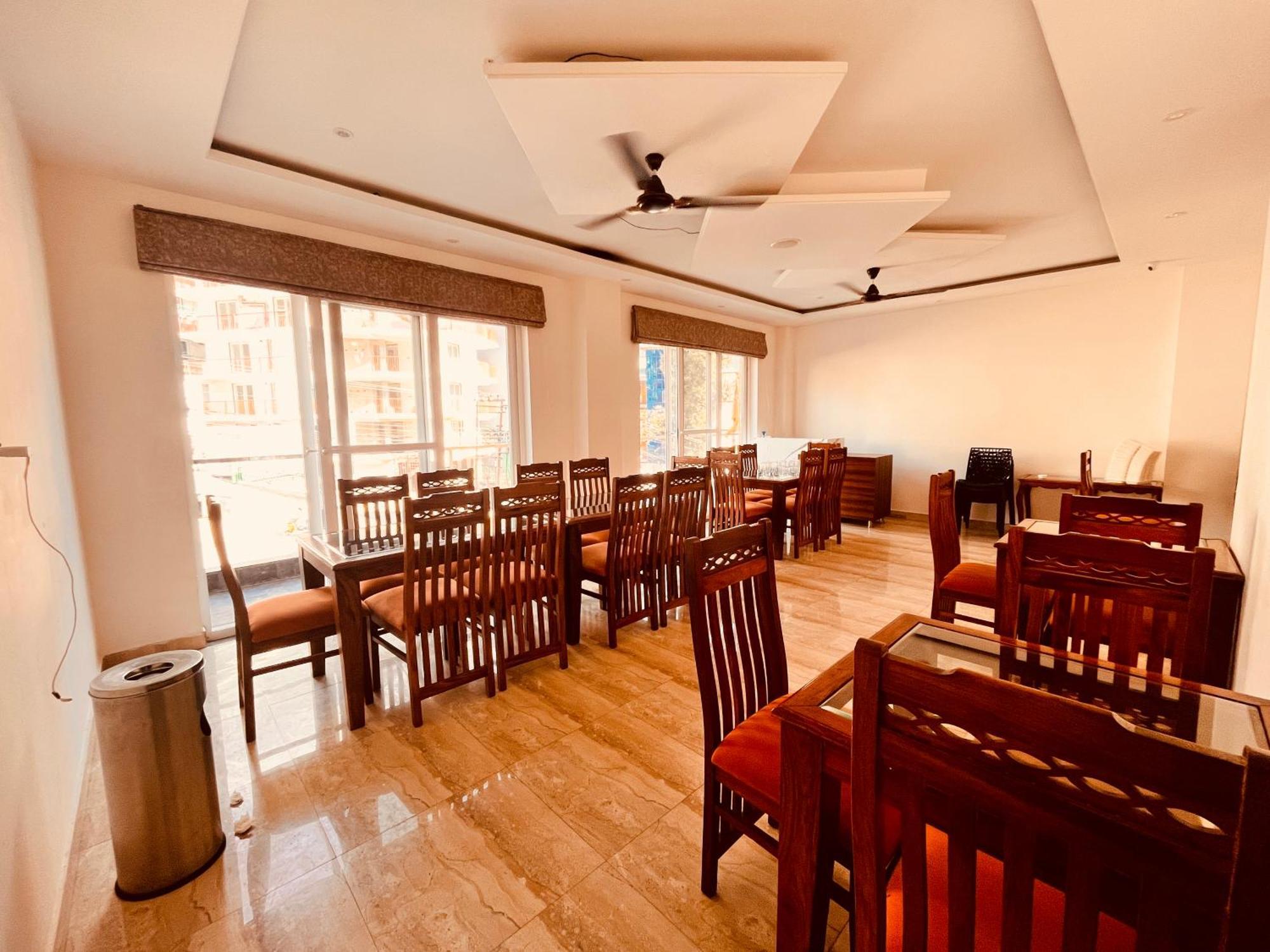 Maclo Classic Luxury - Lavish & Luxury ! Big Parking ! Lift ! All Balcony ! Prime Location ! Top Selling Property In Mcleod Ganj Hotel