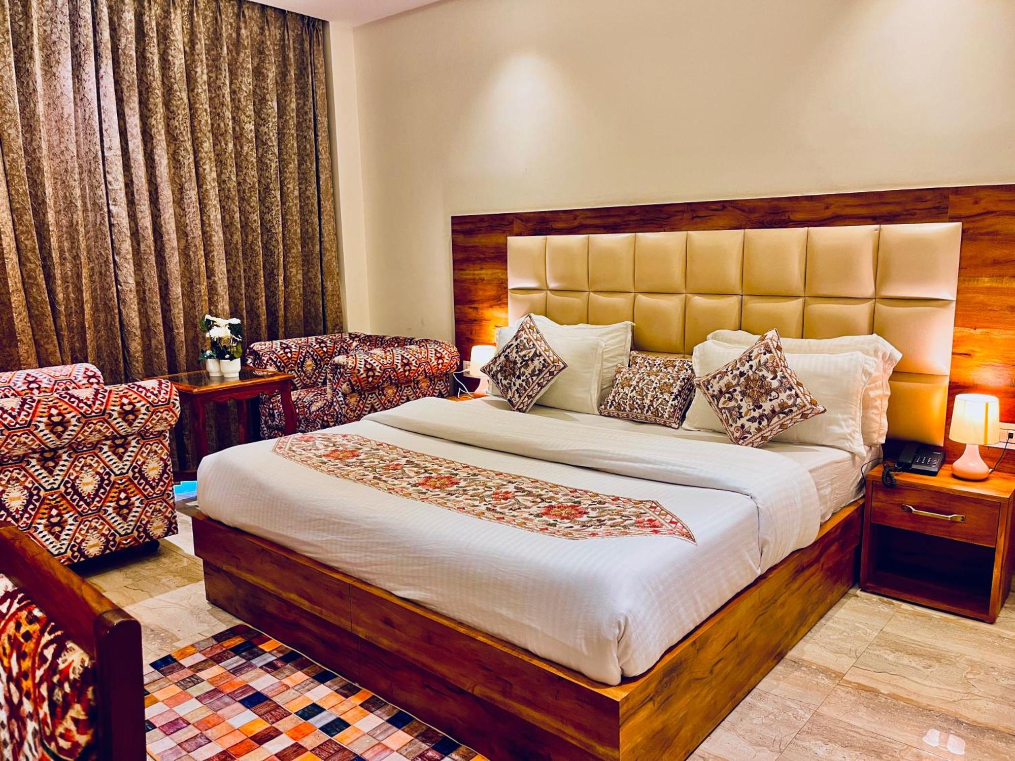 Hotel Maclo Classic Luxury - Lavish & Luxury ! Big Parking ! Lift ! All Balcony ! Prime Location ! Top Selling Property In Mcleod Ganj Dharamshala