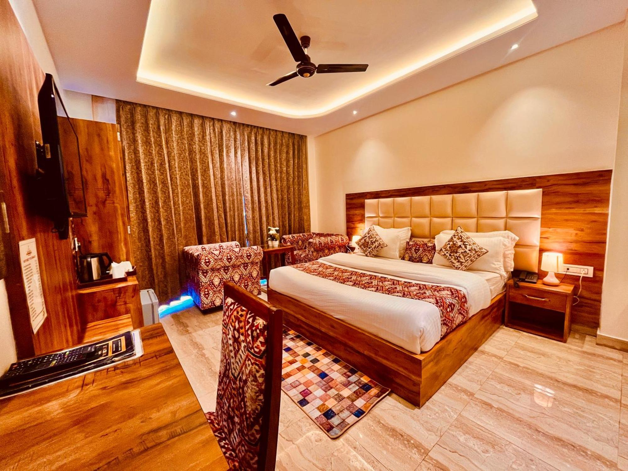 Maclo Classic Luxury - Lavish & Luxury ! Big Parking ! Lift ! All Balcony ! Prime Location ! Top Selling Property In Mcleod Ganj Dharamshala