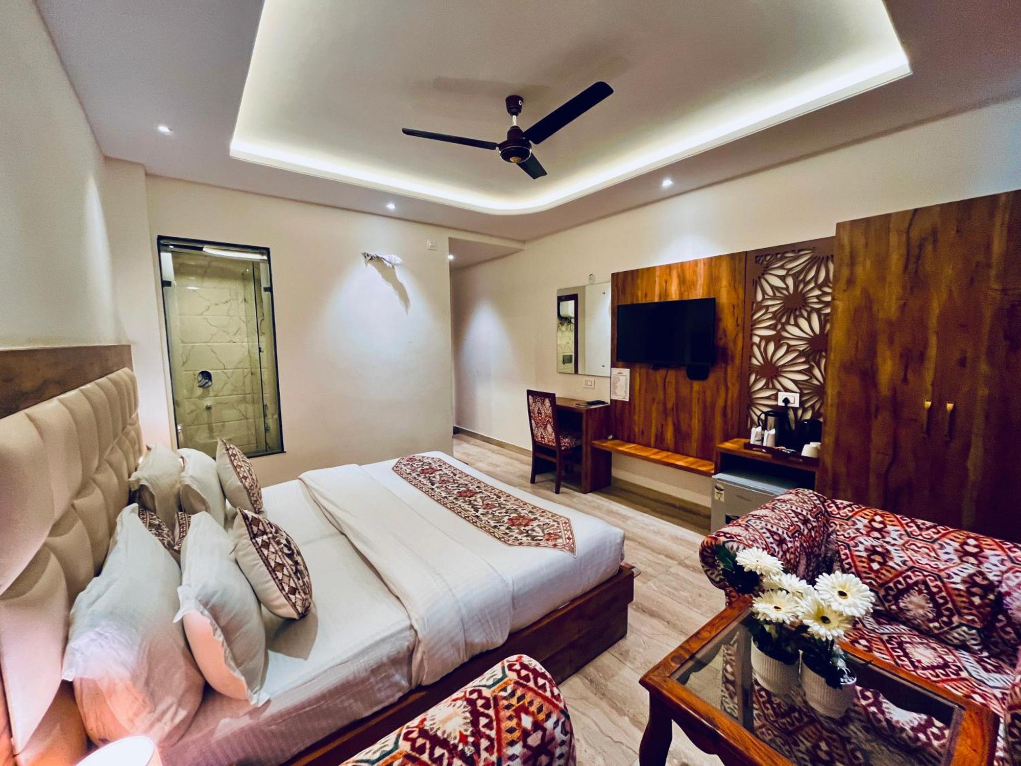 Maclo Classic Luxury - Lavish & Luxury ! Big Parking ! Lift ! All Balcony ! Prime Location ! Top Selling Property In Mcleod Ganj * Dharamshala