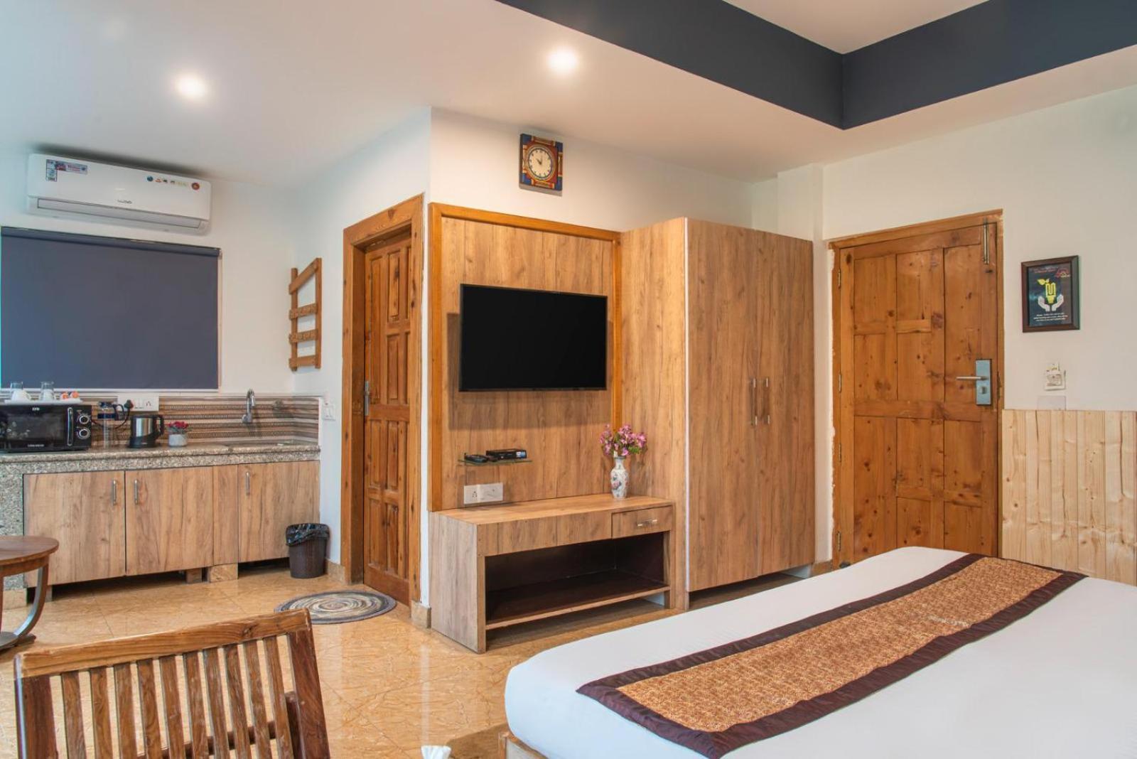 Nandini Hotel *