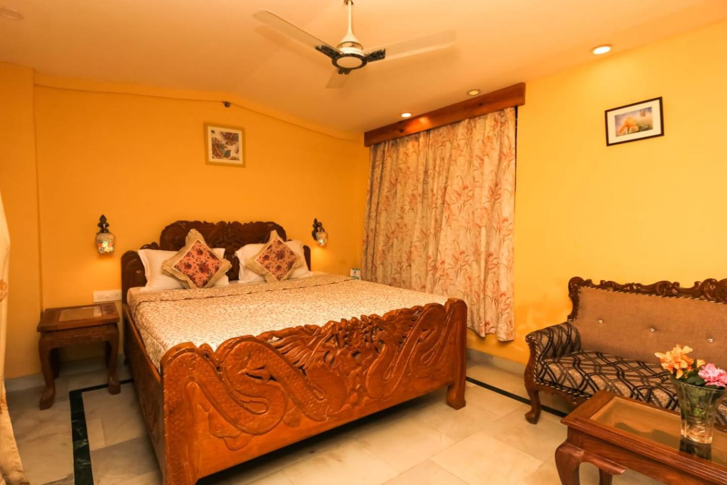 Nandini Hotel