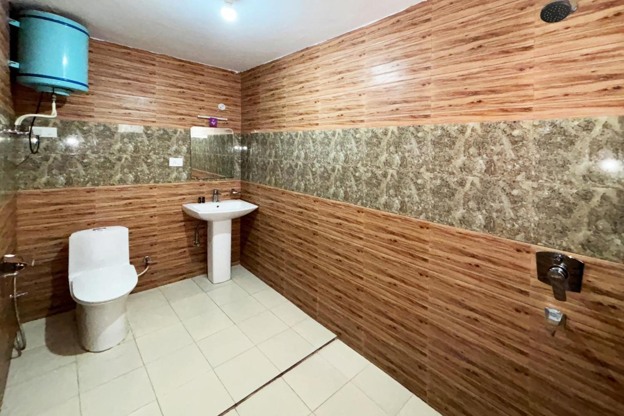 Mcleodganj Varuni Budget Near Dalai Temple 3*
