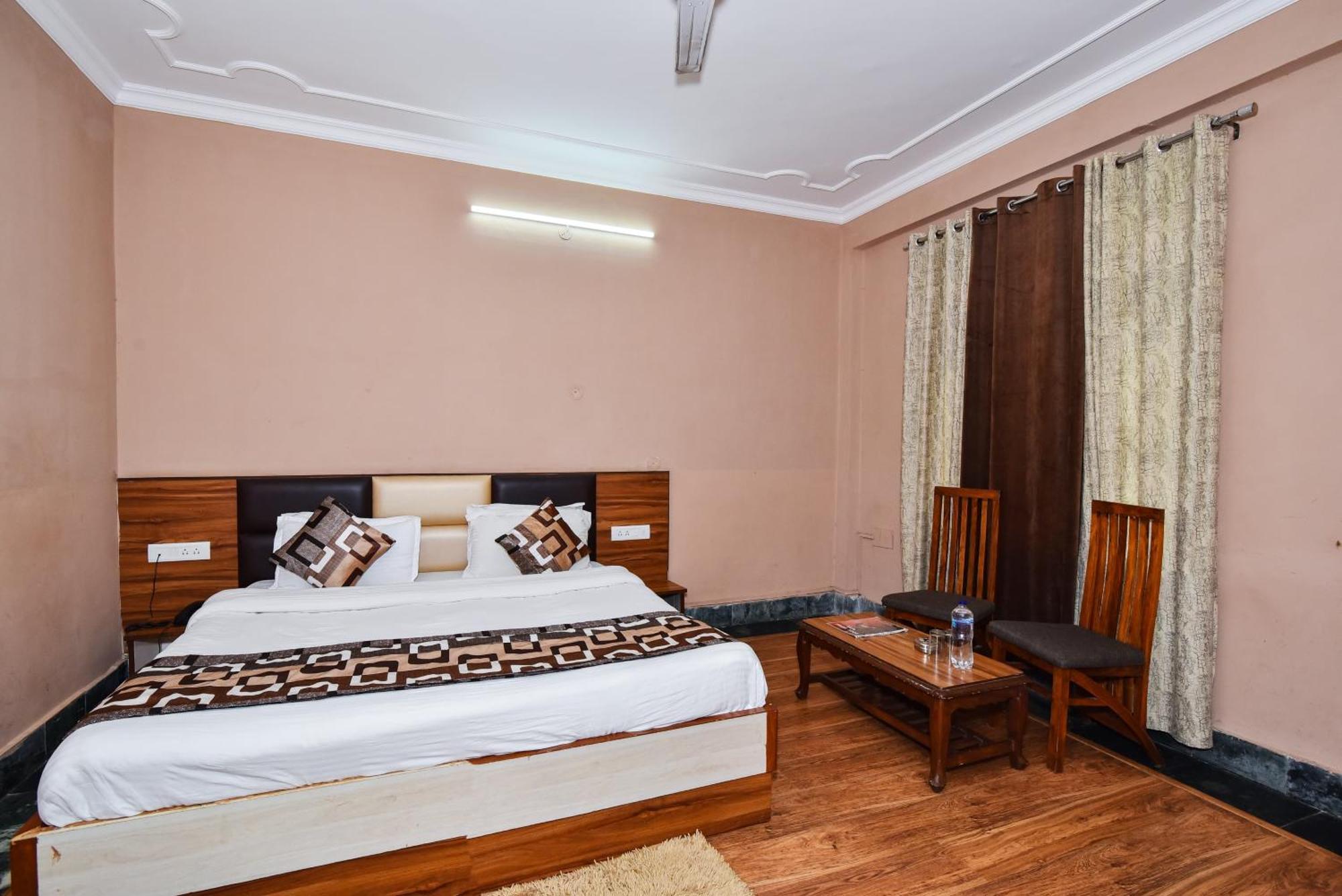 Hotel Mcleodganj Varuni Budget Near Dalai Temple 3*