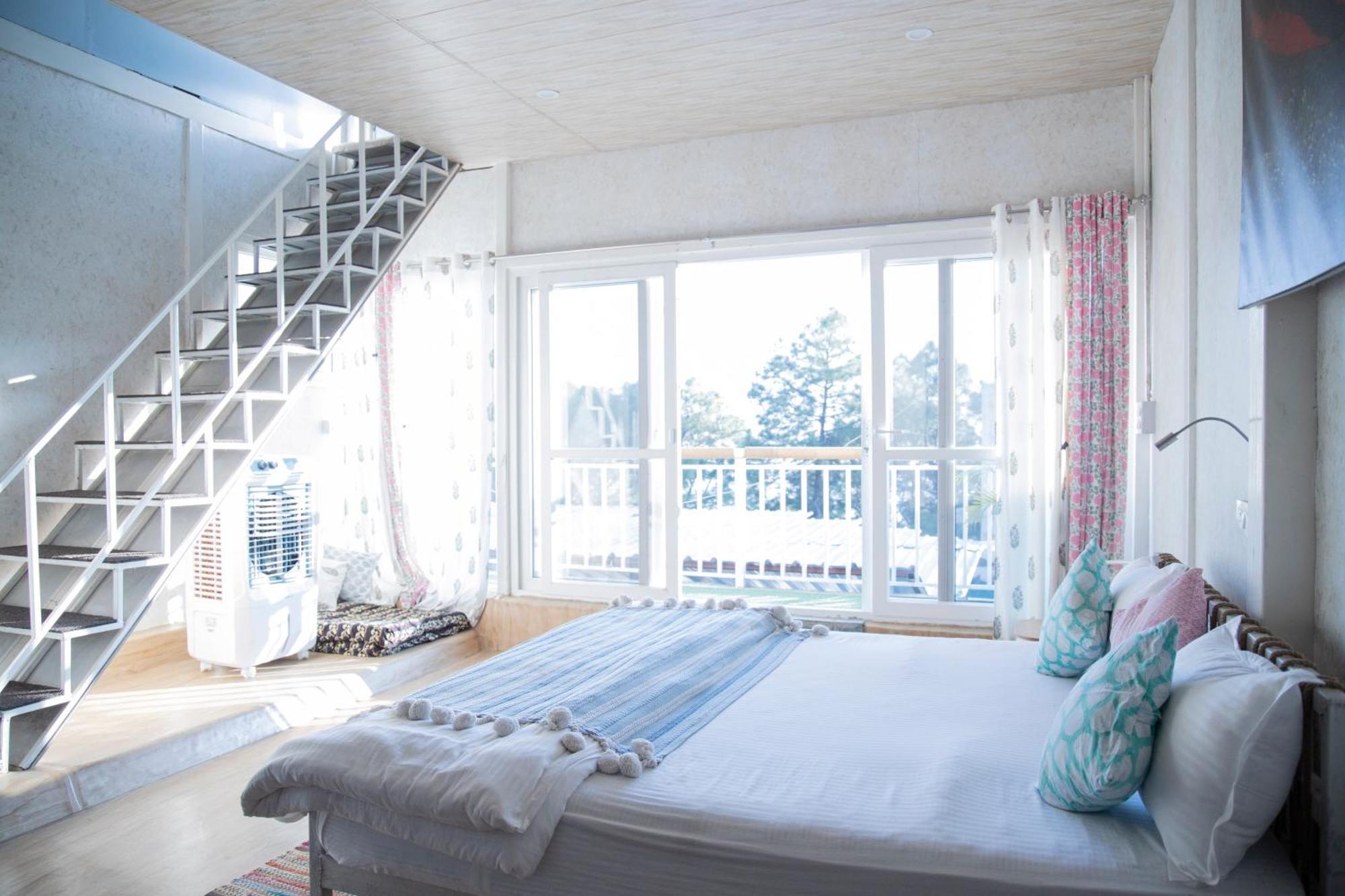The Acanti, Hotel
