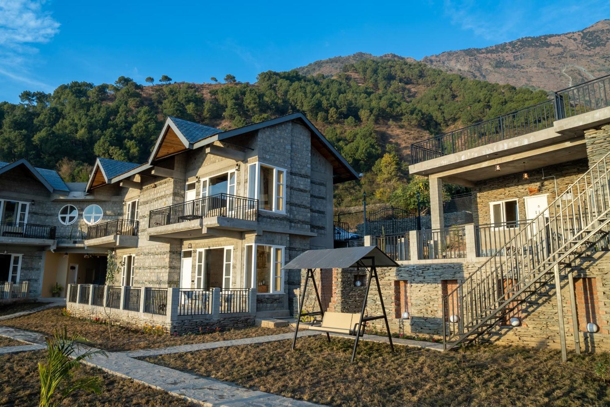 Dastak Retreat