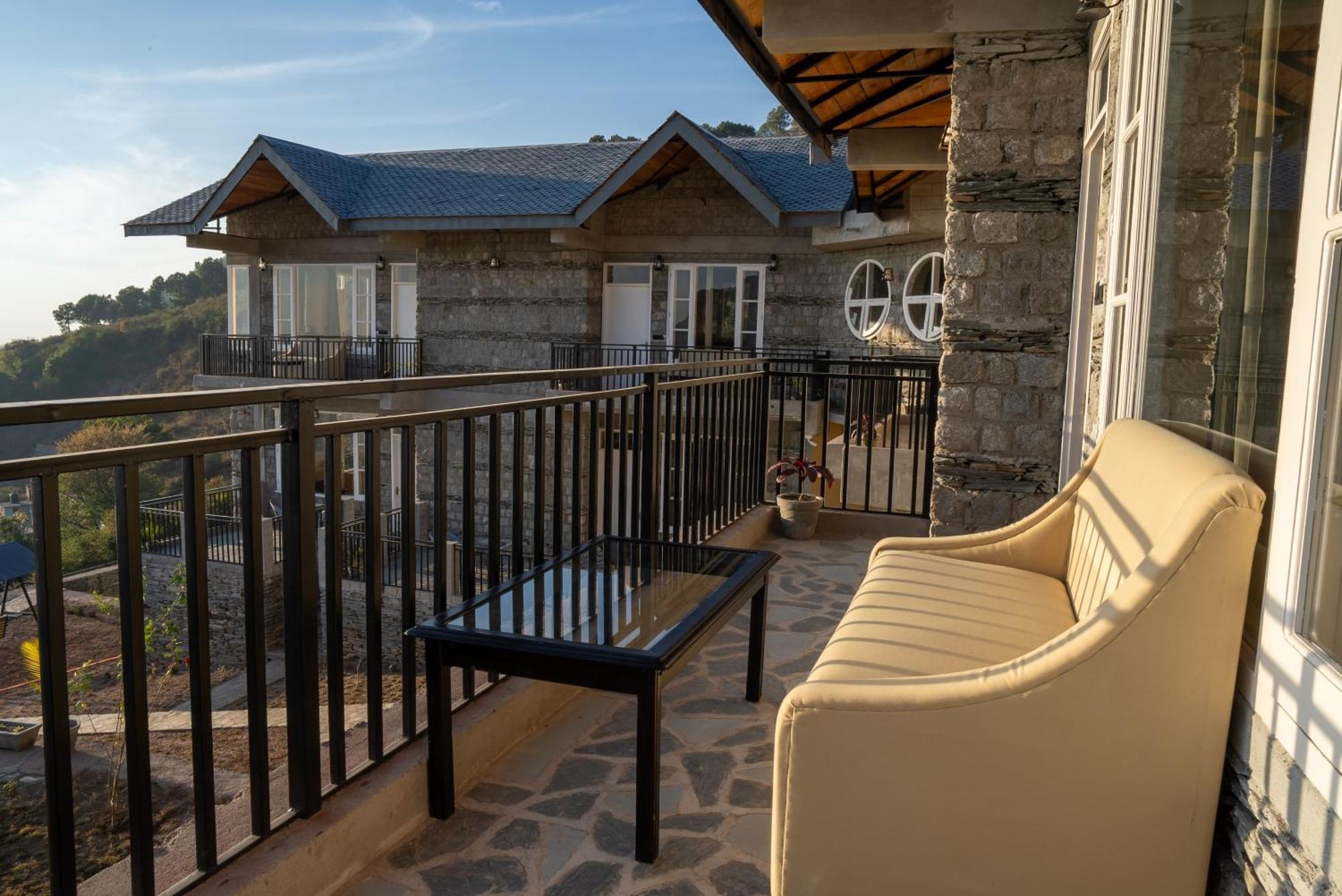 Dastak Retreat Resort *
