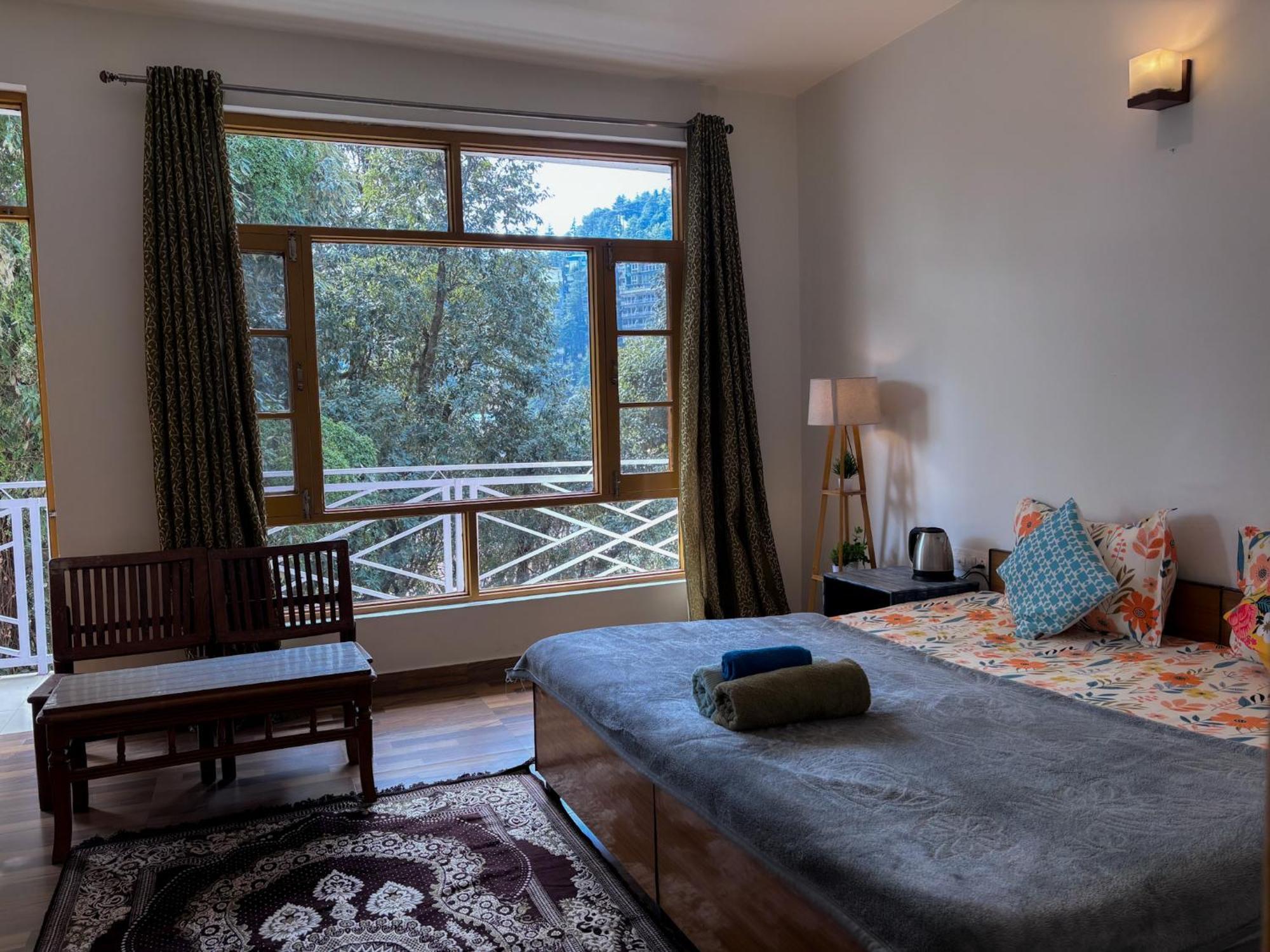 The Void - Dharamkot Homestay *