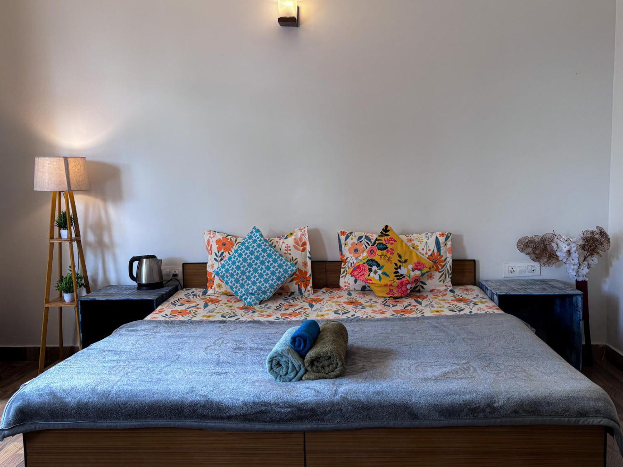 The Void - Dharamkot Homestay *