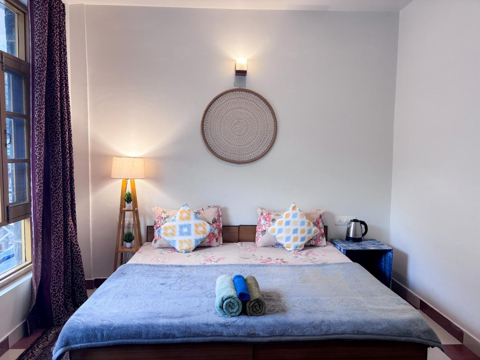 The Void - Dharamkot Homestay *