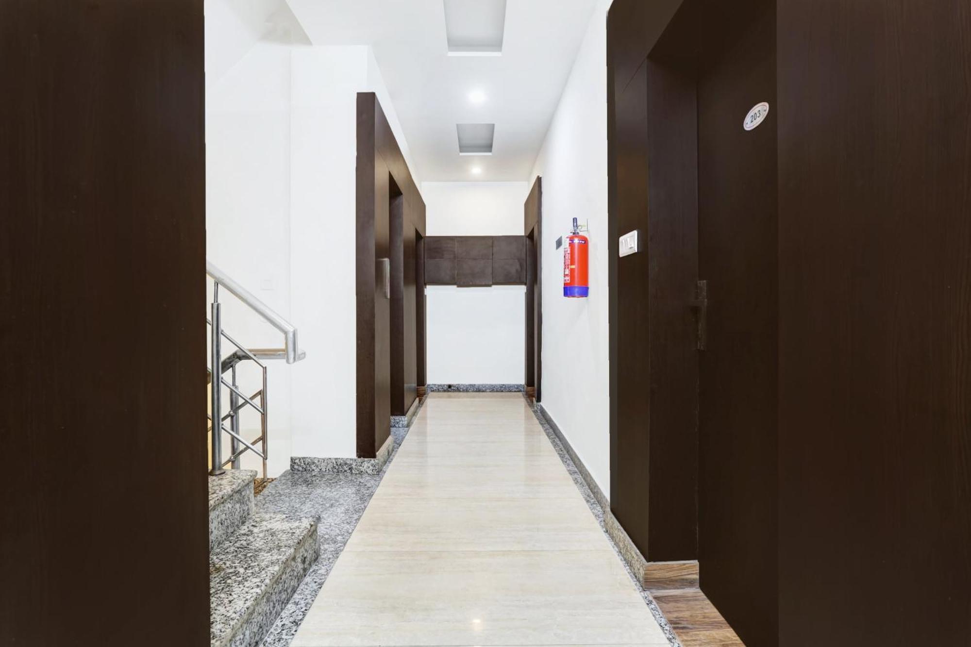 Super Townhouse Hotel