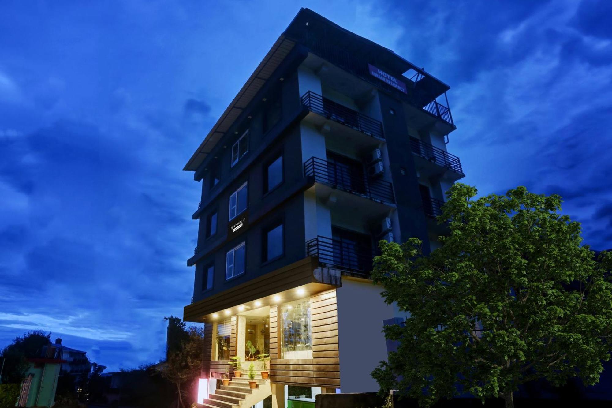 Super Townhouse Hotel
