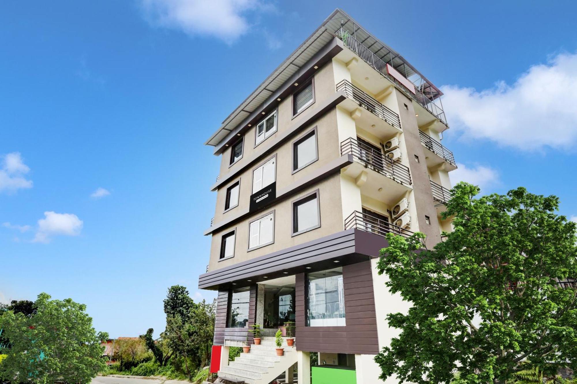 Super Townhouse 3*
