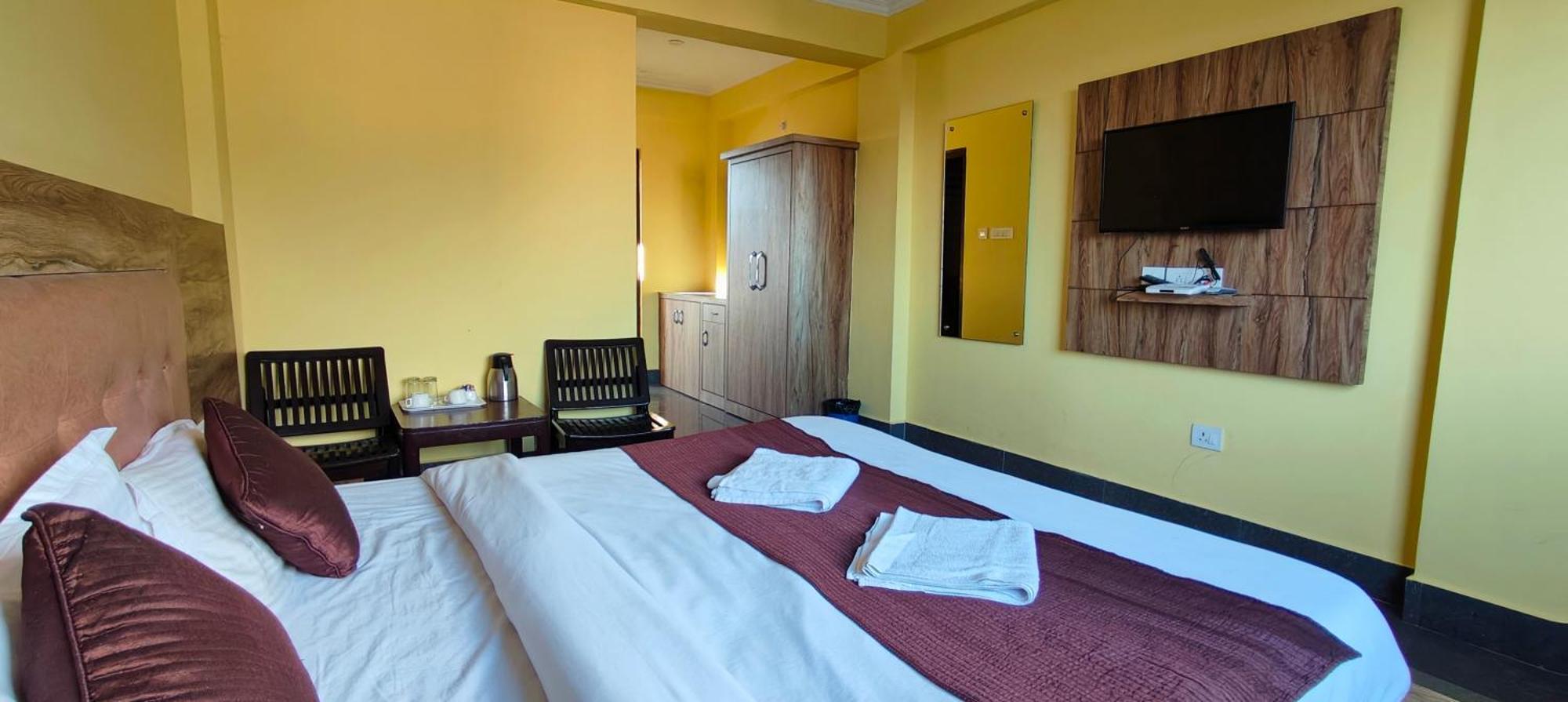 Hotel The Unmad Satovari 3*