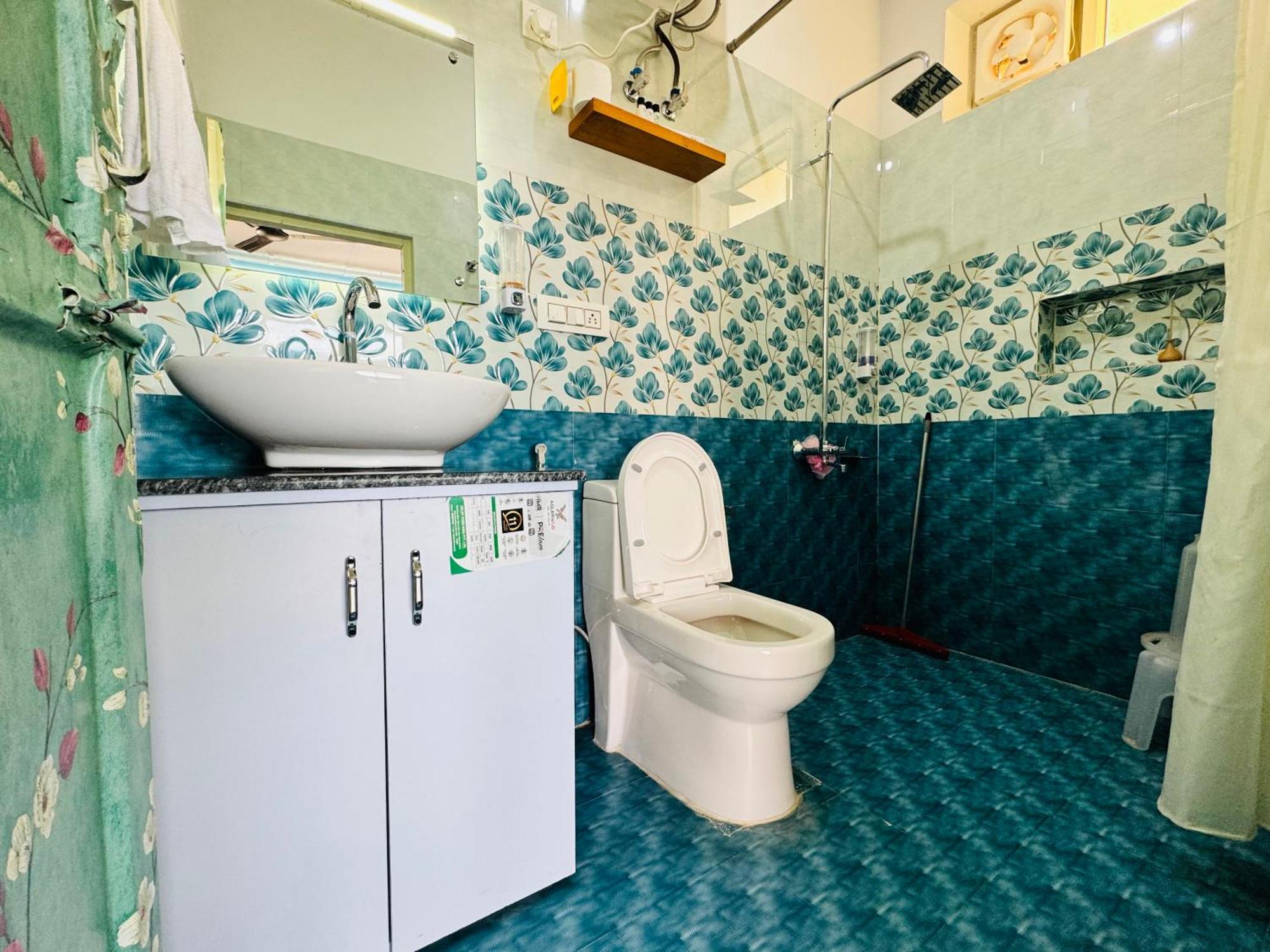 Paradise By Hbr Guest house