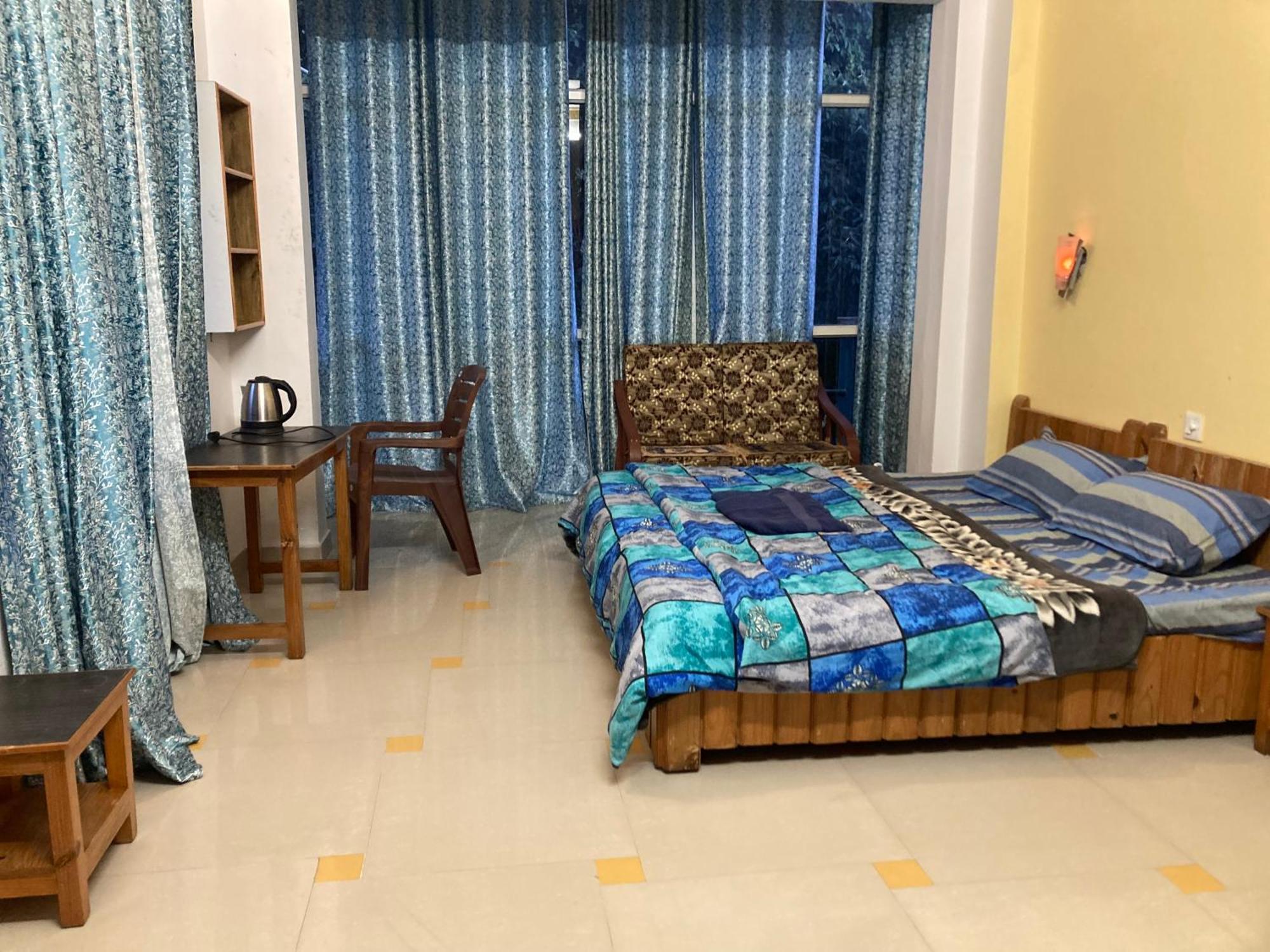 Oasis Bhagsu D'shala Guest house *