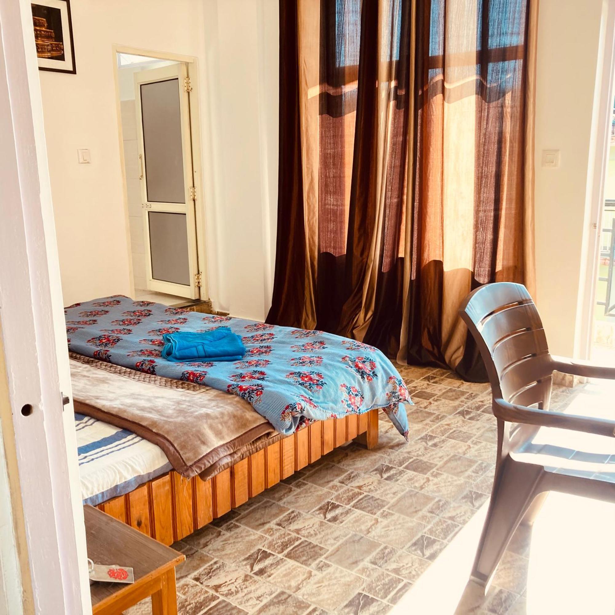Oasis Bhagsu D'shala Guest house *