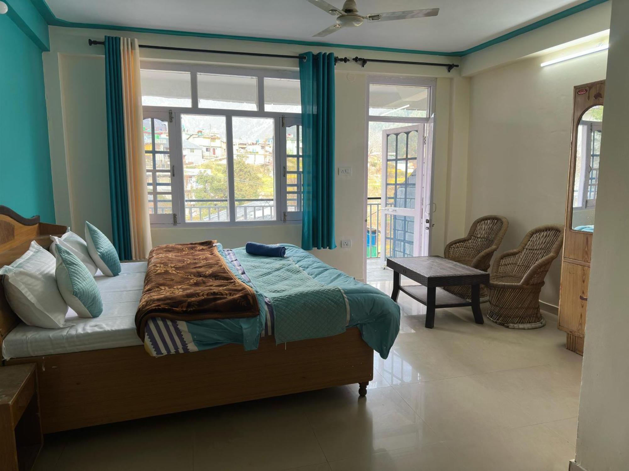 Check-in & Chill * Dharamshala