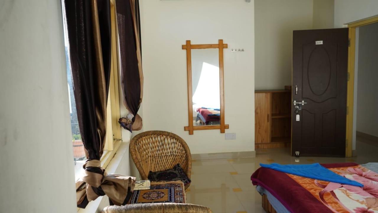 Oasis Bhagsu D'shala Guest house *