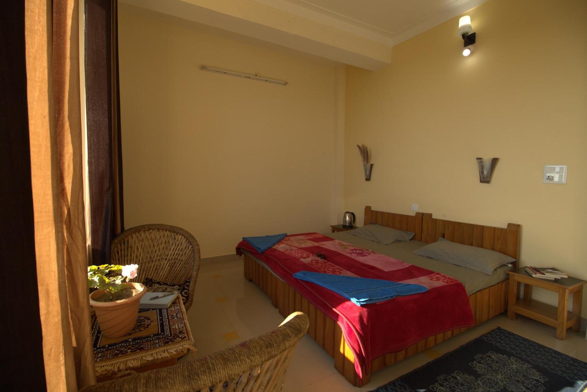 Oasis Bhagsu D'shala Guest house *