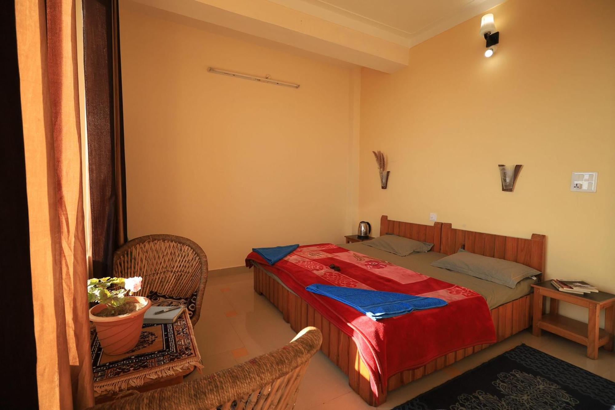 Oasis Bhagsu D'shala Guest house *