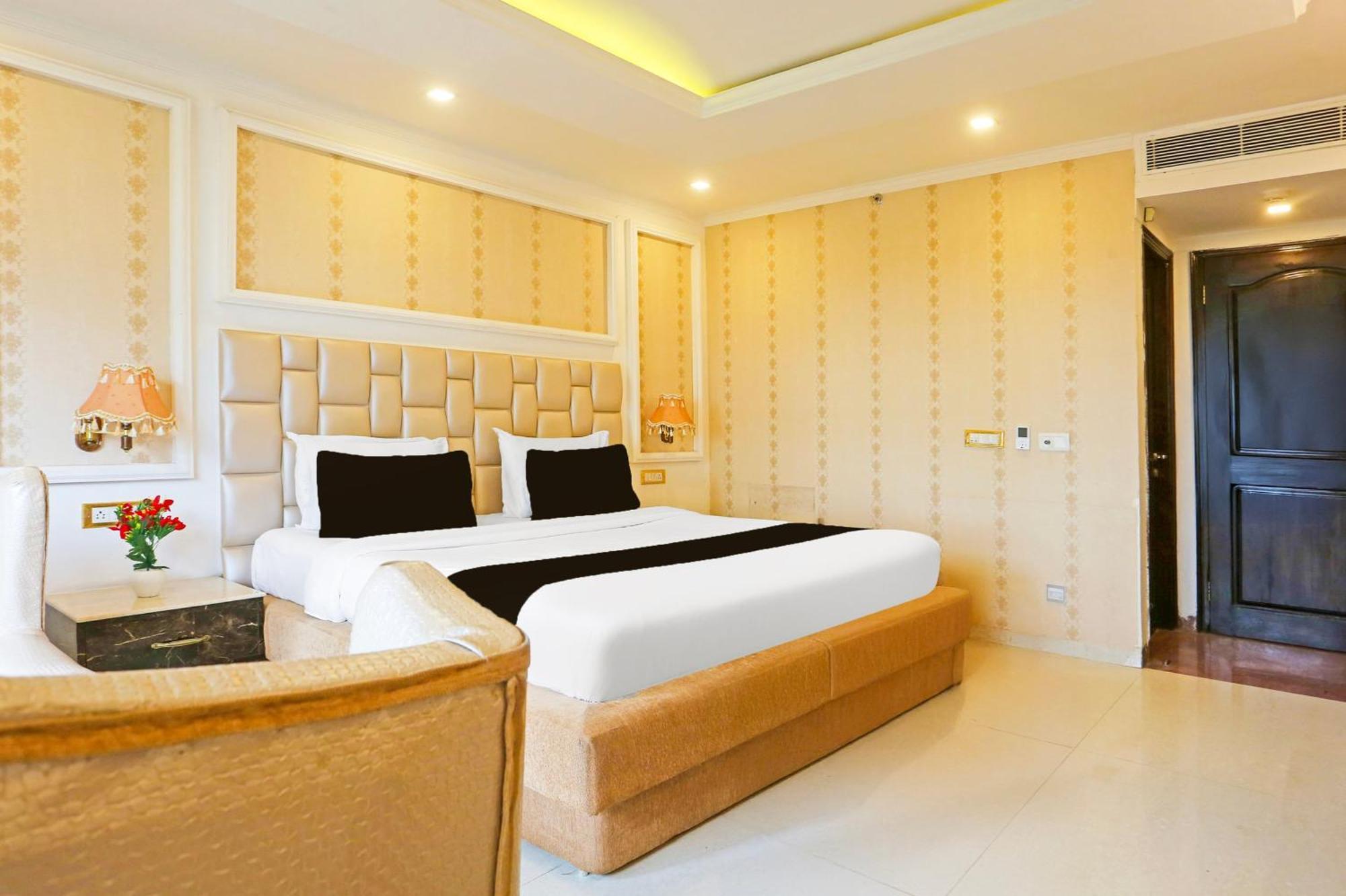 Super Townhouse Oak Near Maximus Mall Hotel *