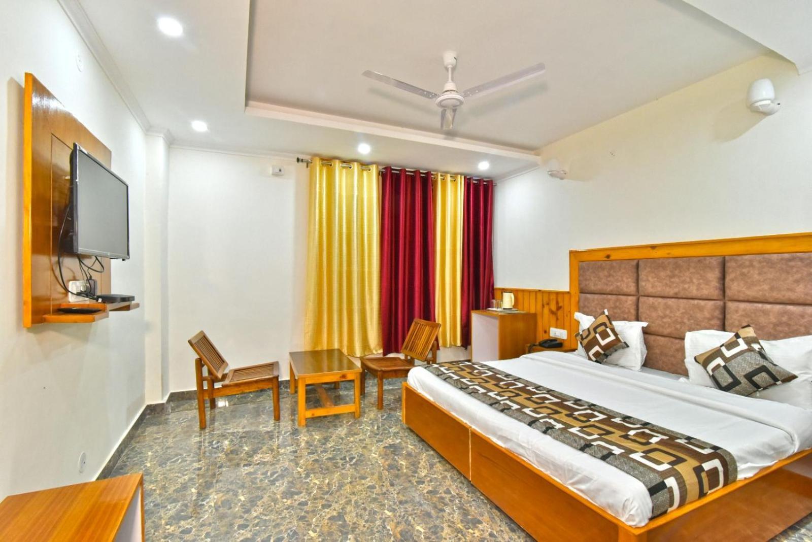 Hotel Pine View #ac Free Parking #vpo, Sudher, #cricket Stadium 5 Km 3*
