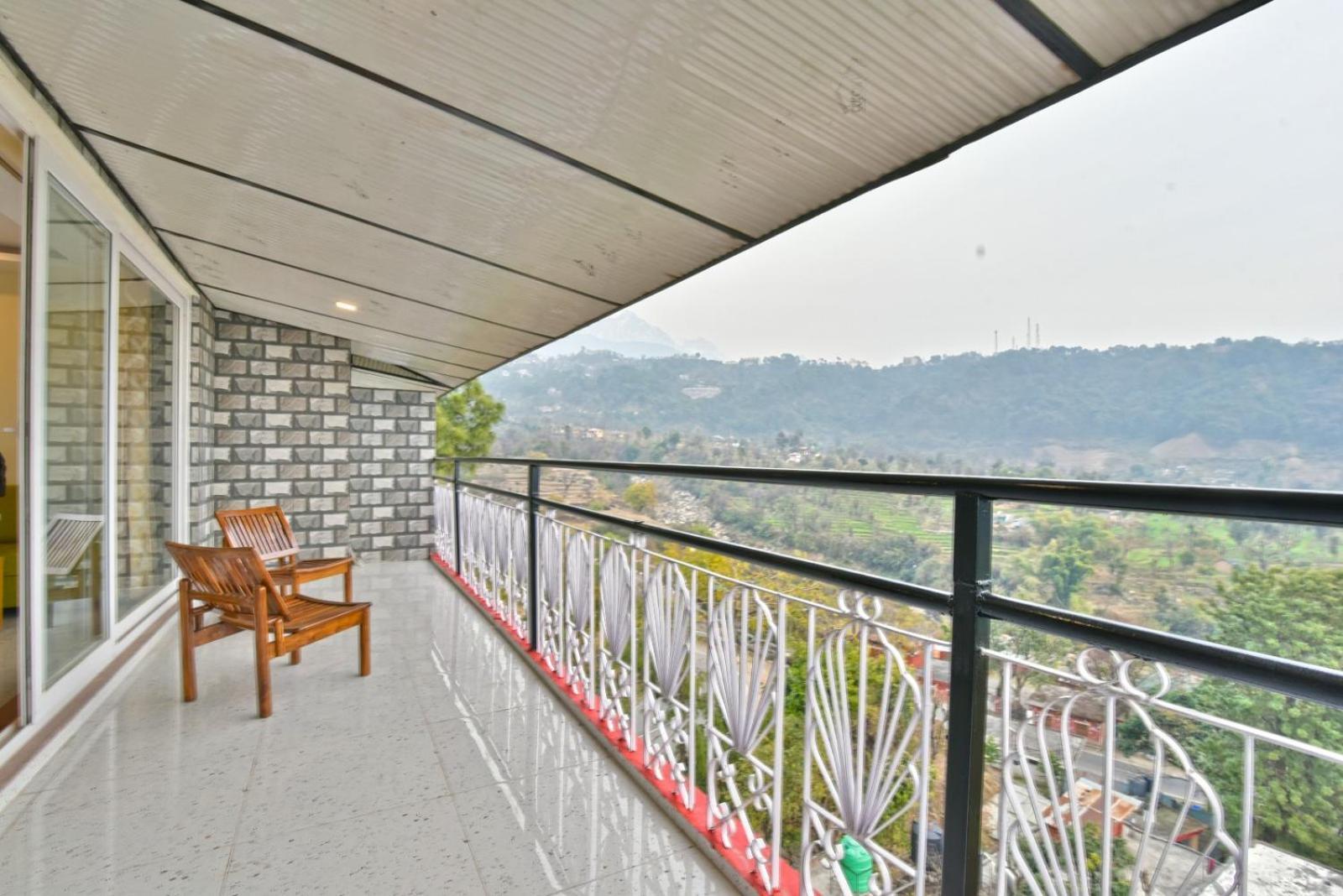 Hotel Pine View #ac Free Parking #vpo, Sudher, #cricket Stadium 5 Km