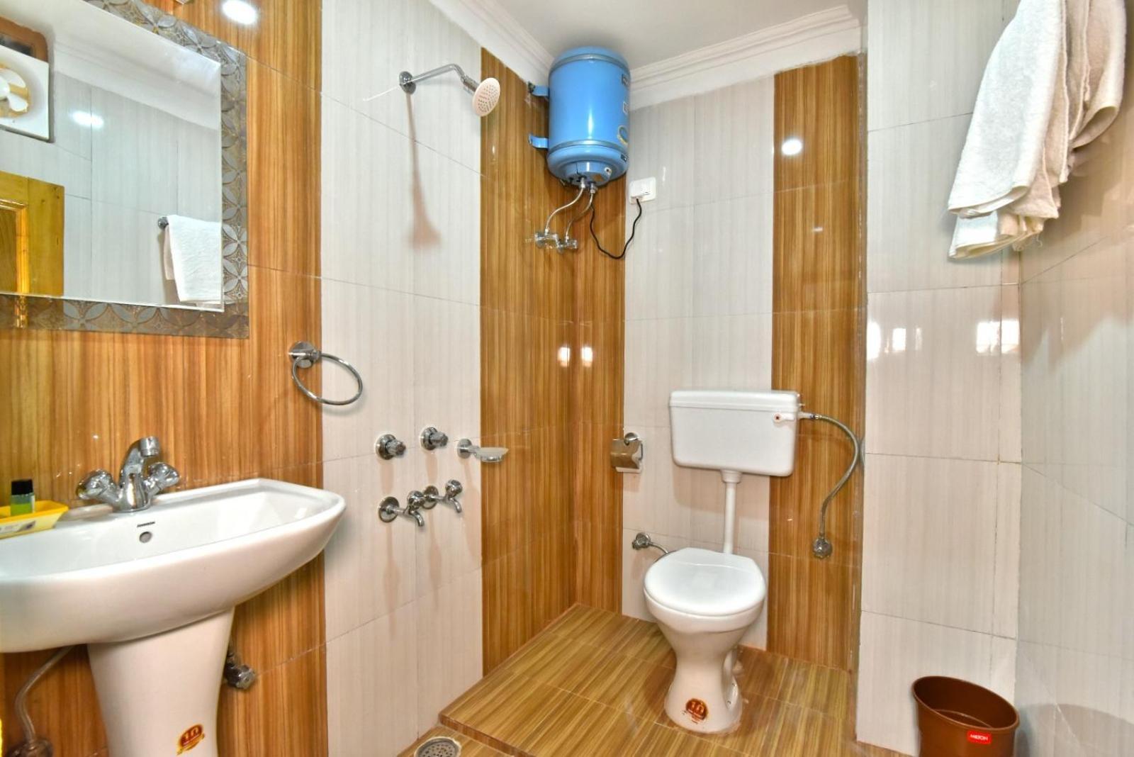 Hotel Pine View #ac Free Parking #vpo, Sudher, #cricket Stadium 5 Km Dharamshala