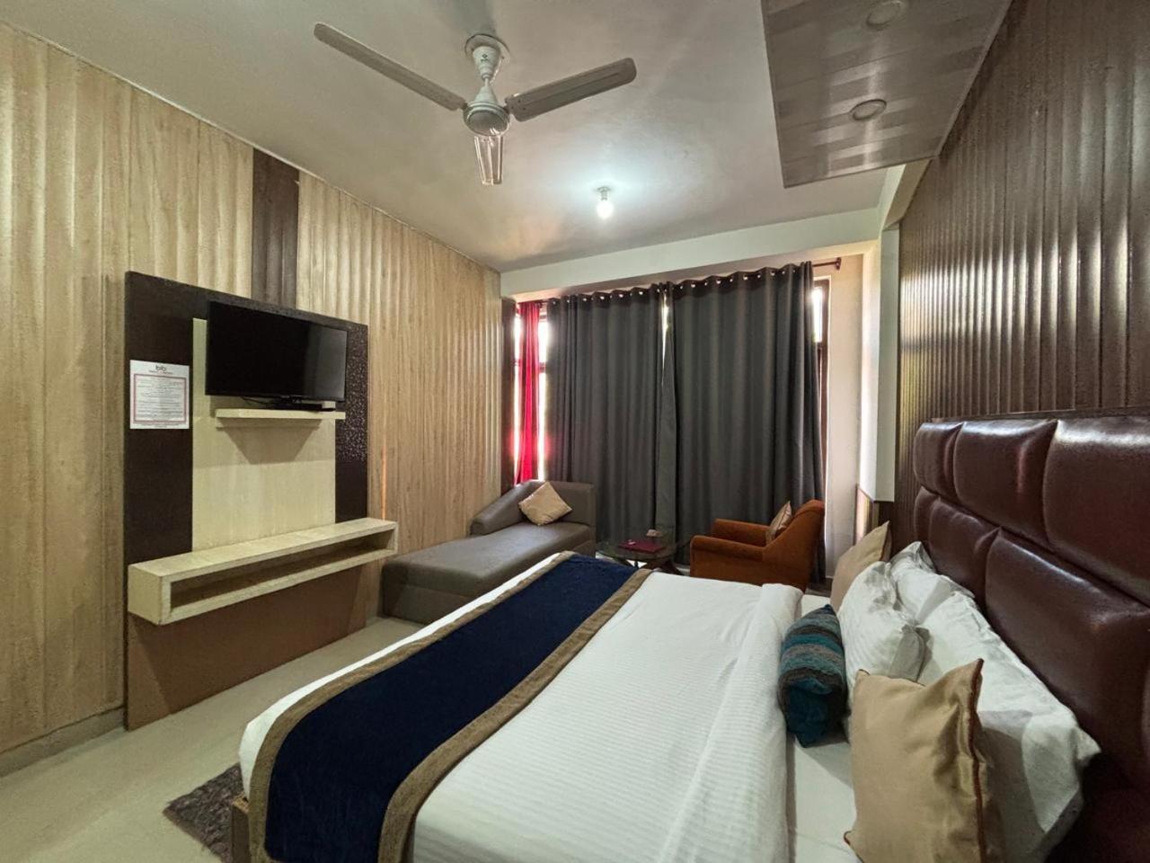 Bob's N Barley Hotel