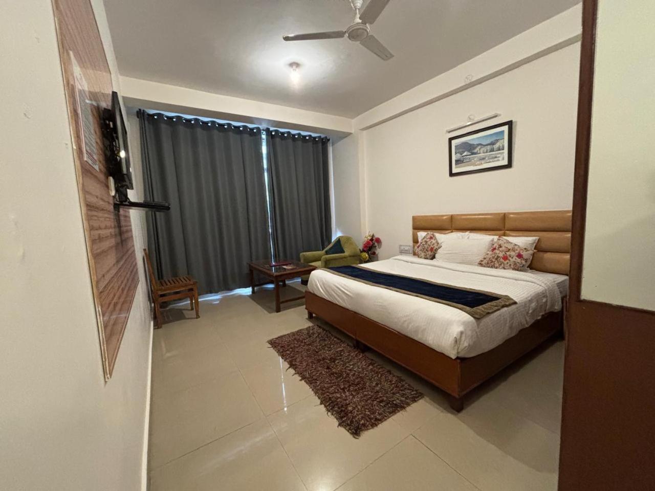 Bob's N Barley Hotel