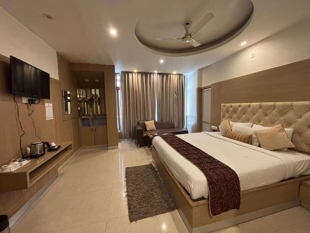 Hotel Bob's N Barley