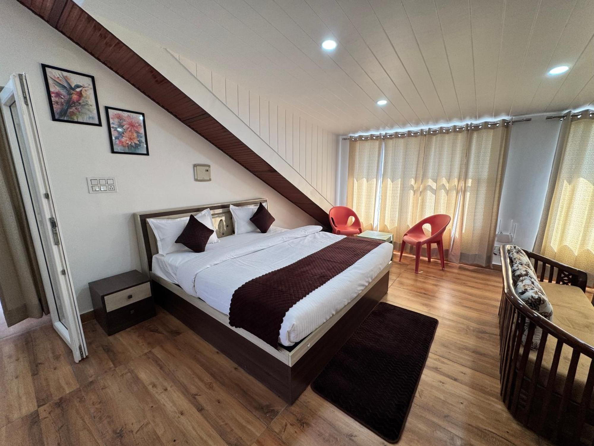 Attic Breeze Apartment *