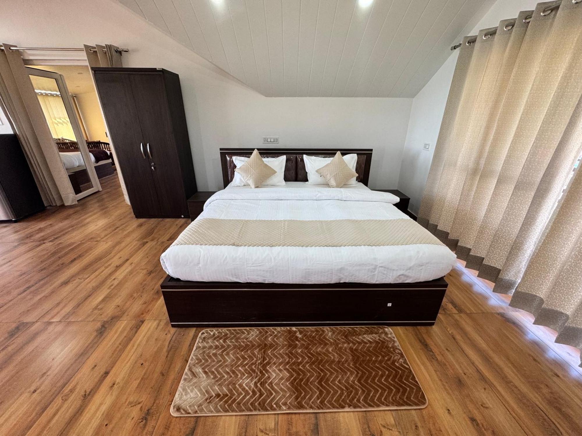 Attic Breeze Apartment