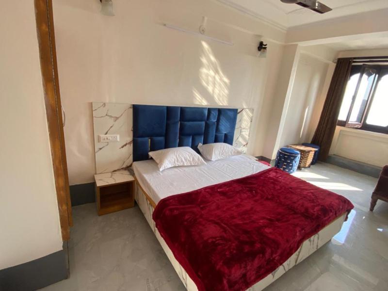 B Mehra Hotel *