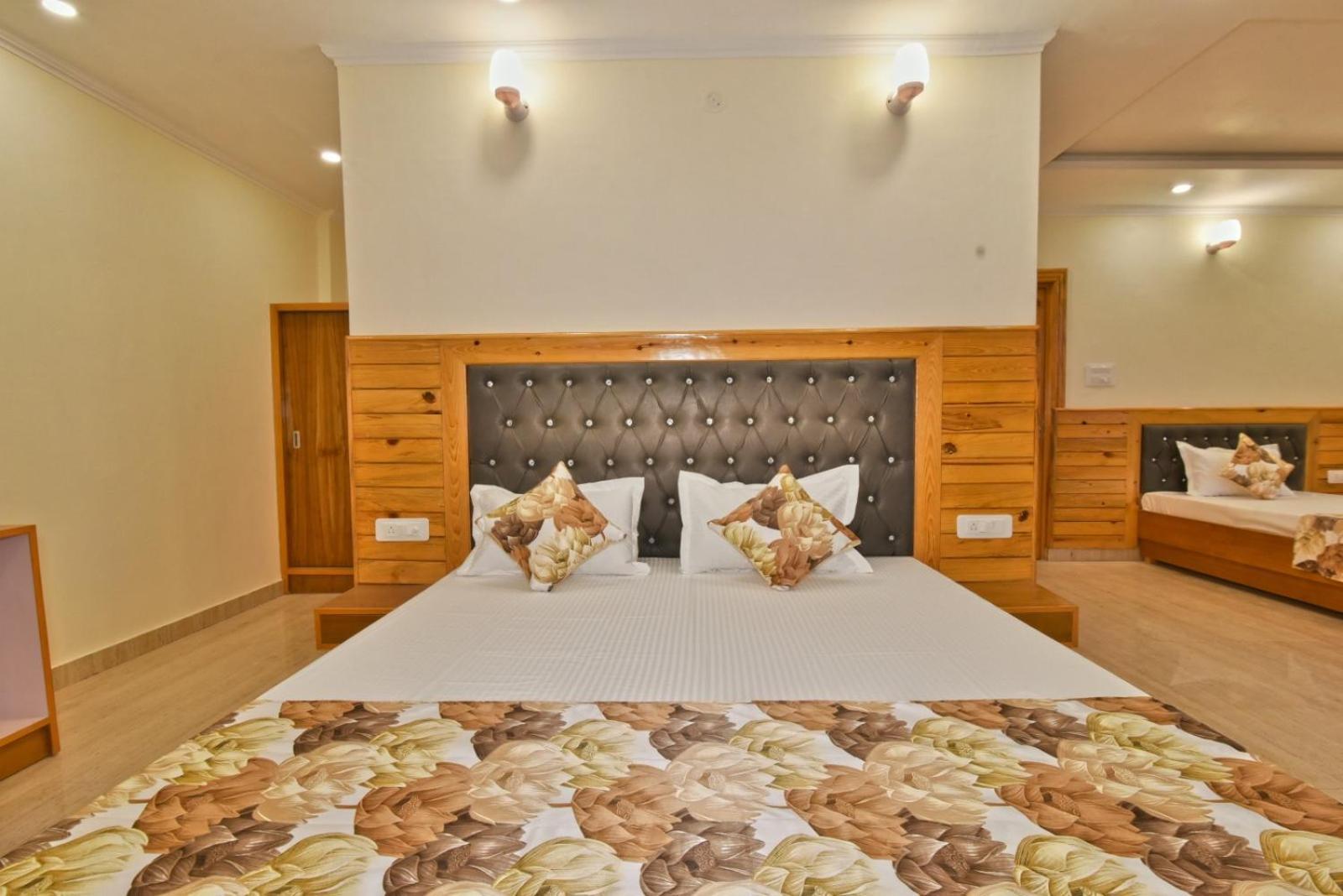 Vella Marina Group Of Pine View # Vpo, Sudher, #cricket Stadium 5 Km Hotel 3*