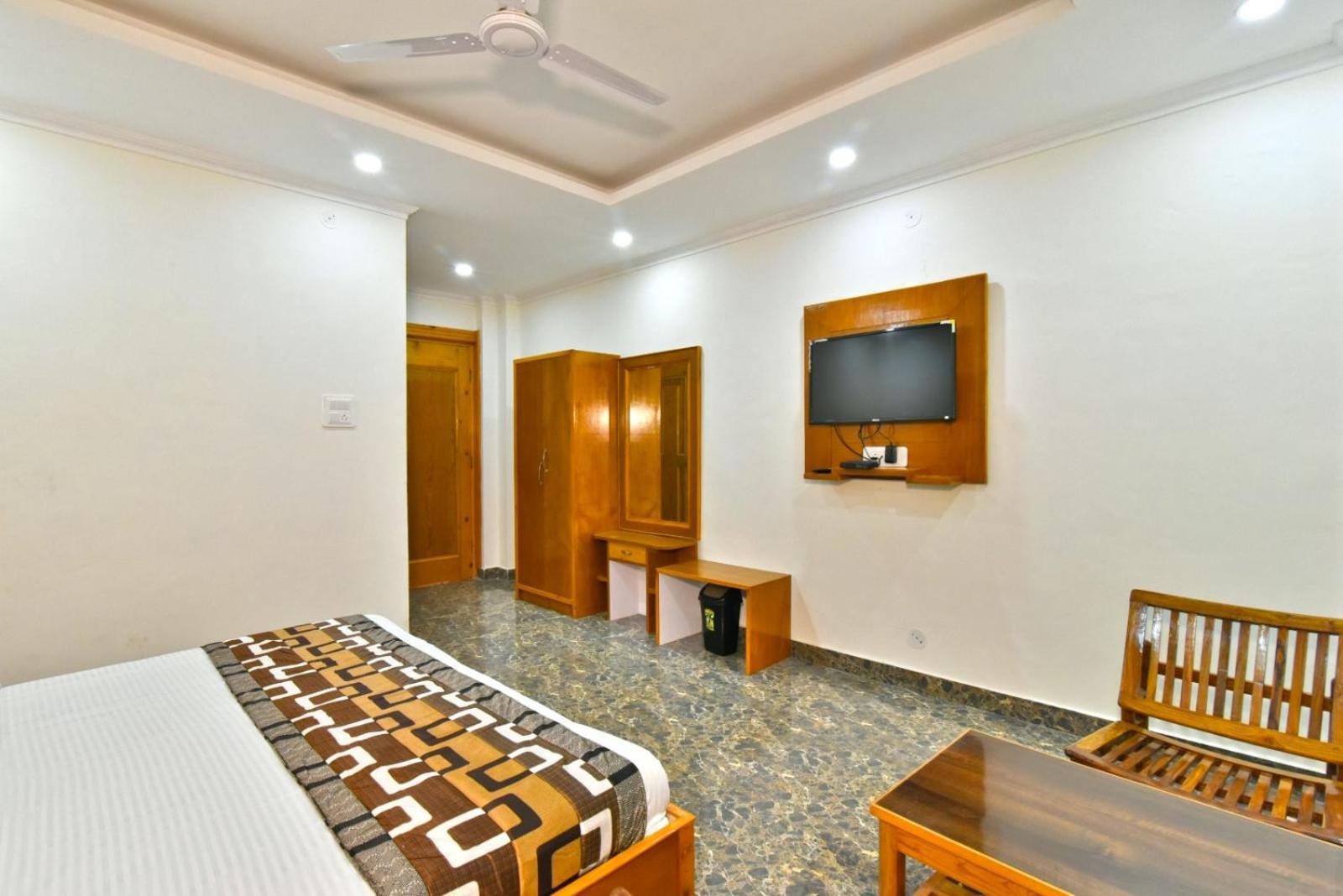 Hotel Marina Group Of Pine View #vpo, Sudher, #cricket Stadium 5 Km 3*
