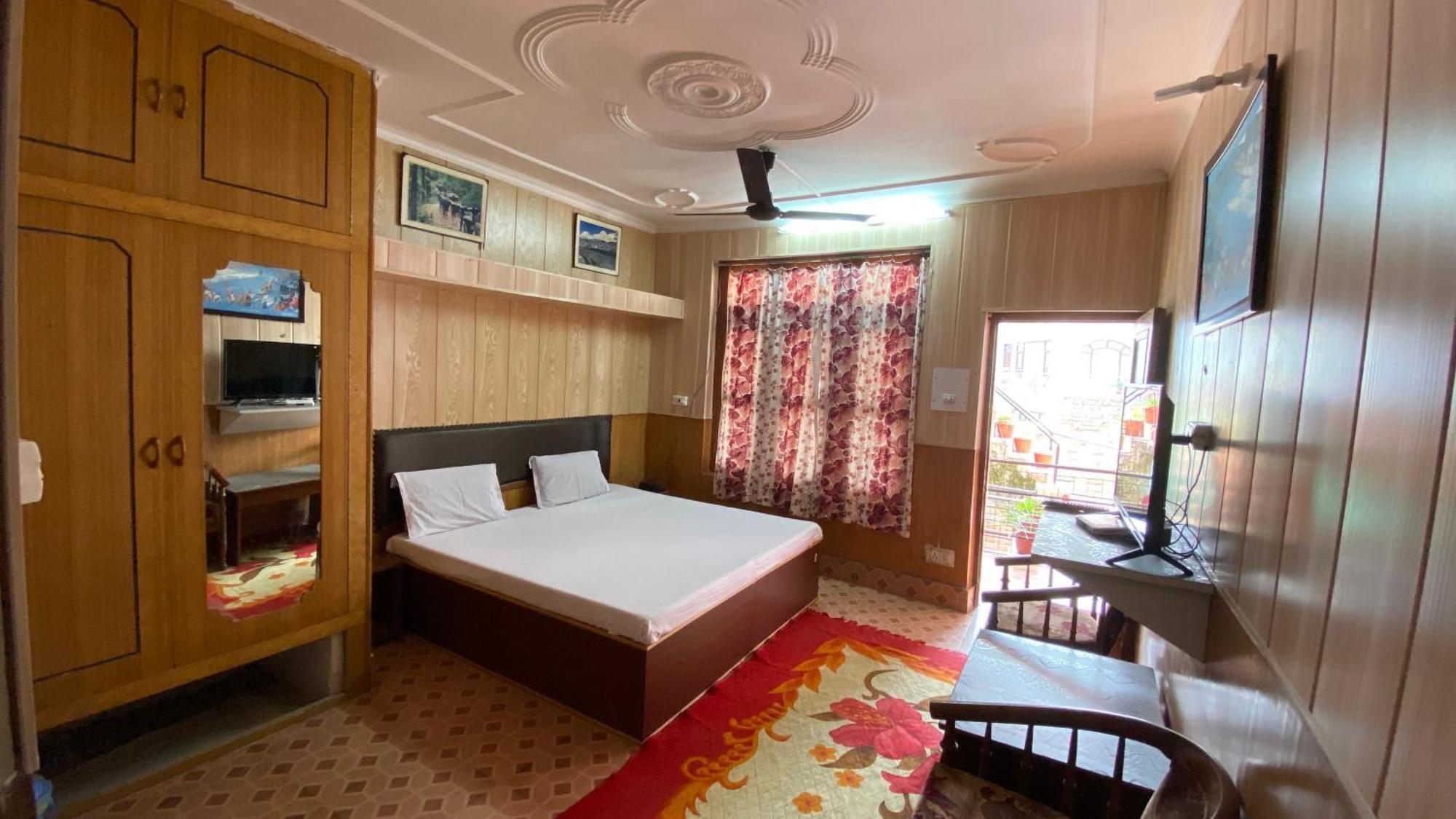 Ekant Lodge
