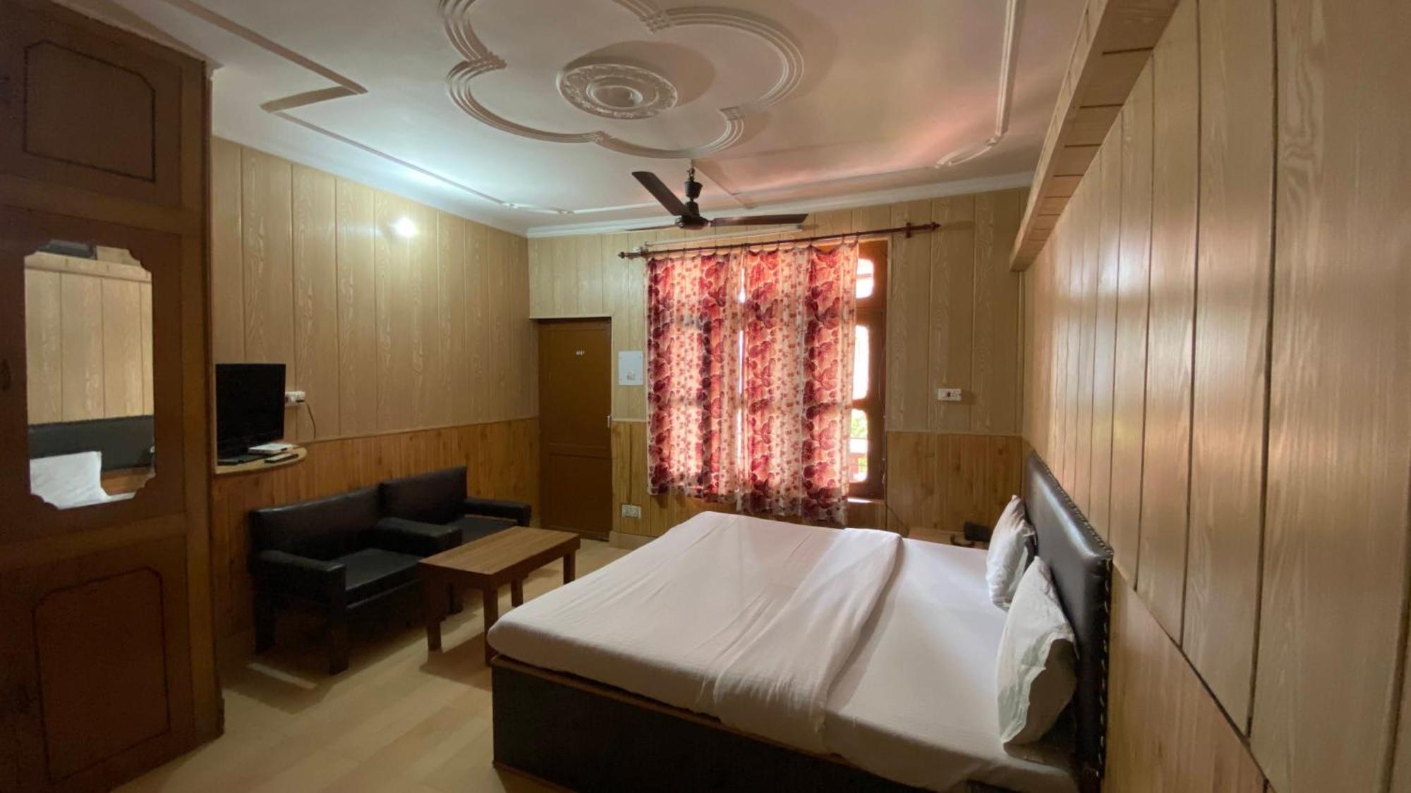 Ekant Lodge *