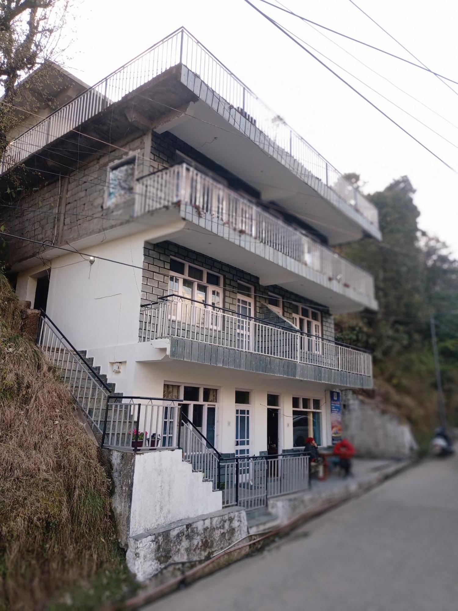 Check-in & Chill * Dharamshala