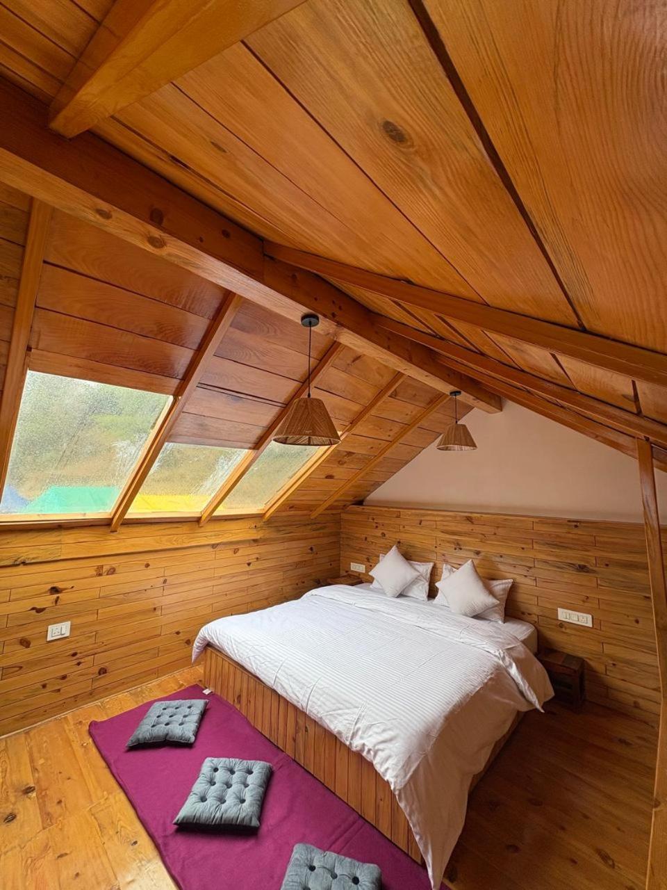 Naddi Pine Wood Hut Dharamshala
