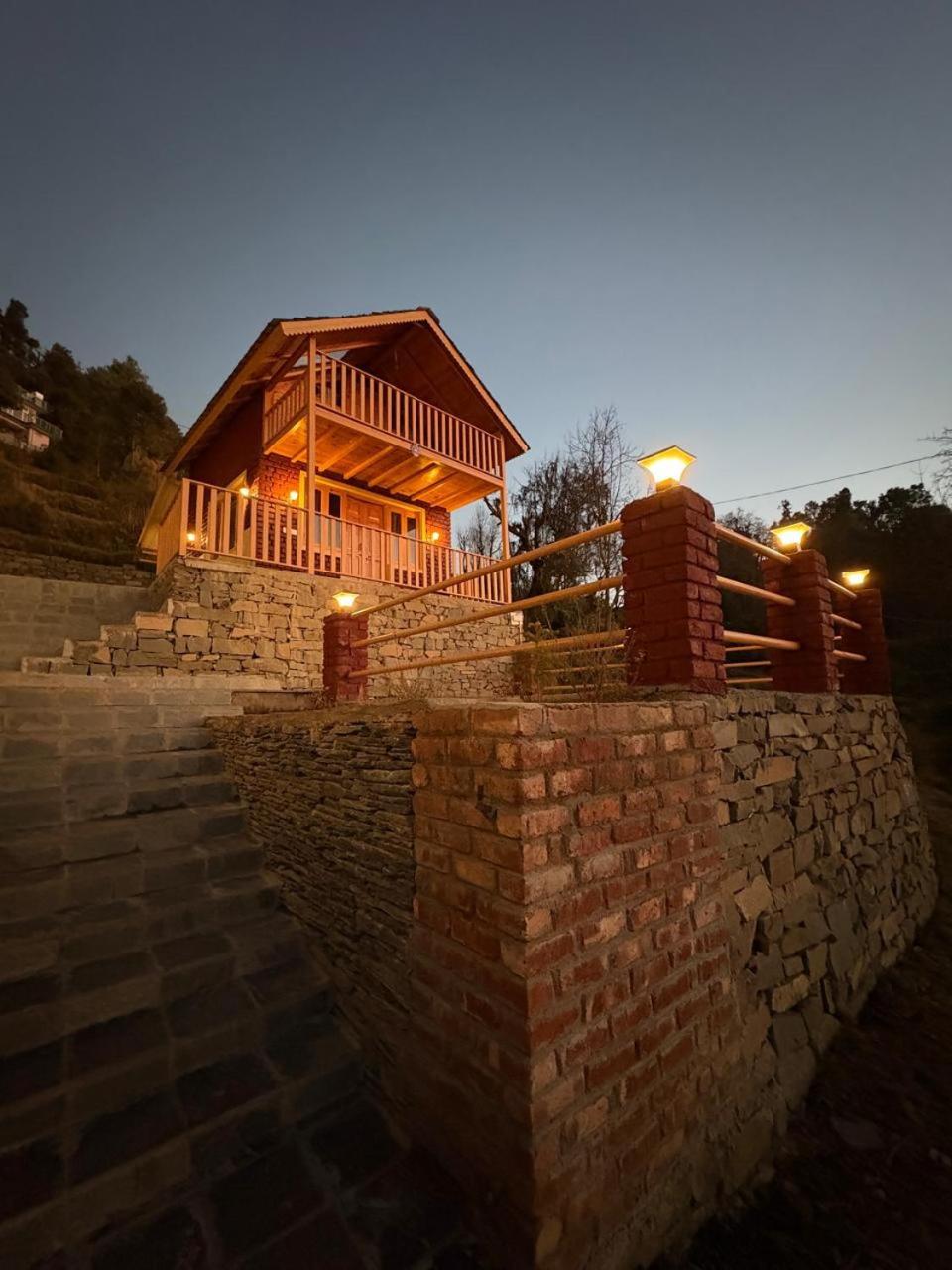 Naddi Pine Wood Hut Apartment Dharamshala