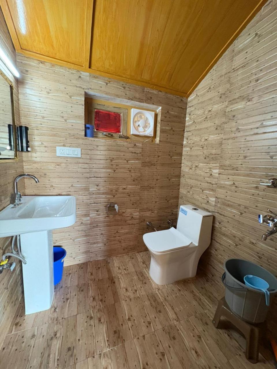 Naddi Pine Wood Hut *