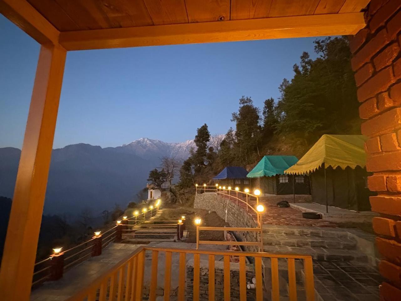 Naddi Pine Wood Hut * Dharamshala