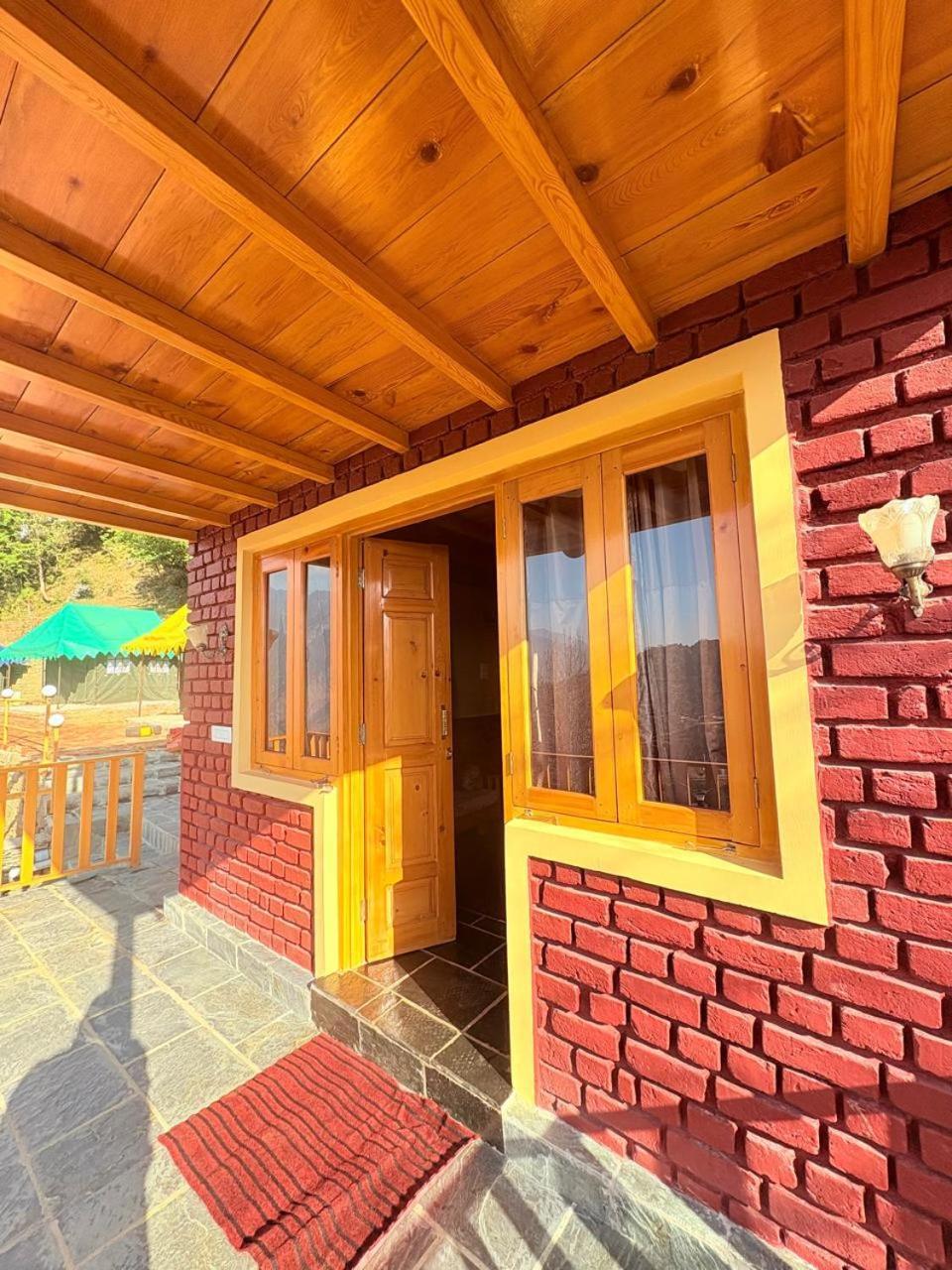 Naddi Pine Wood Hut Dharamshala