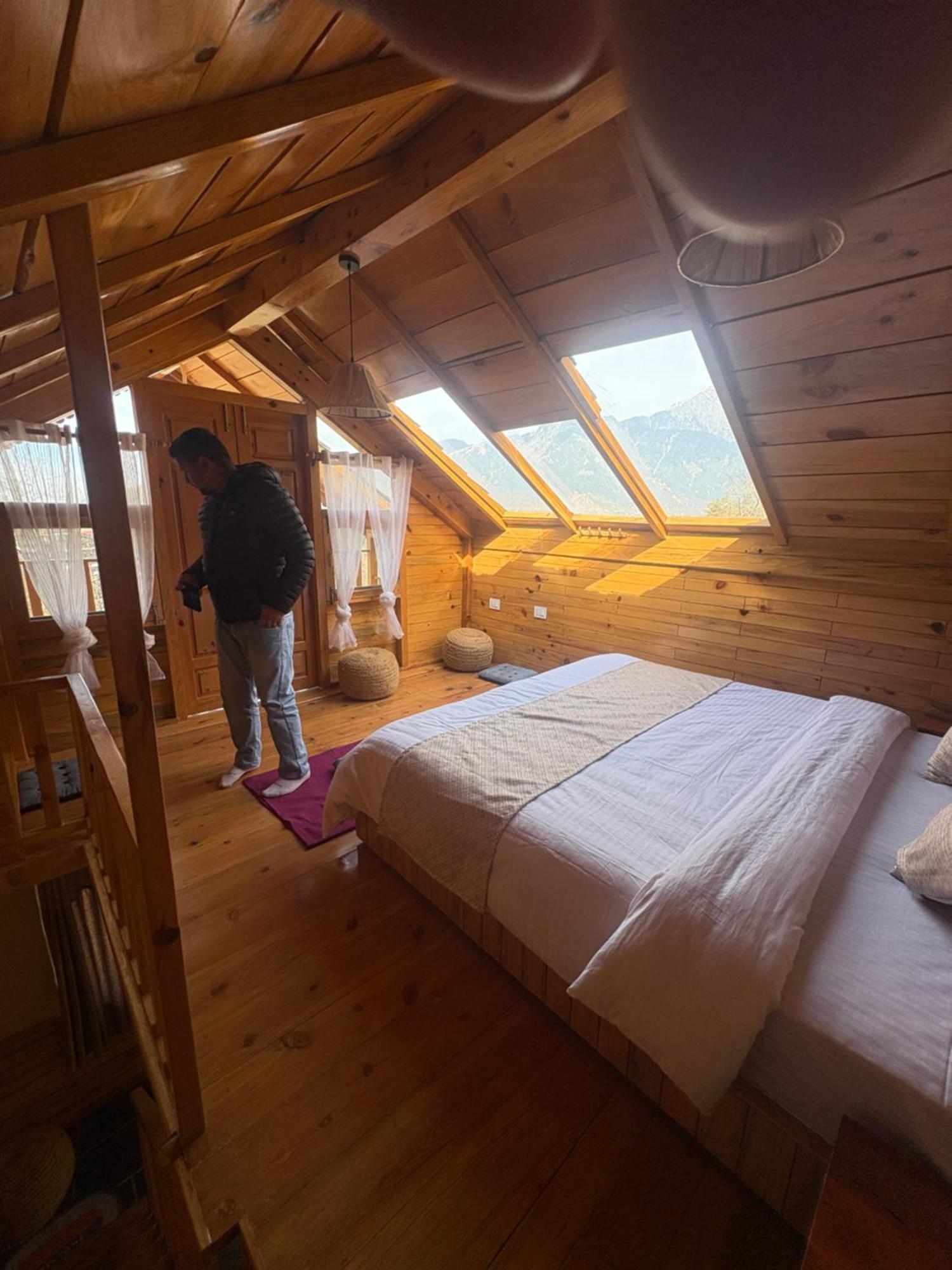 Apartment Naddi Pine Wood Hut Dharamshala